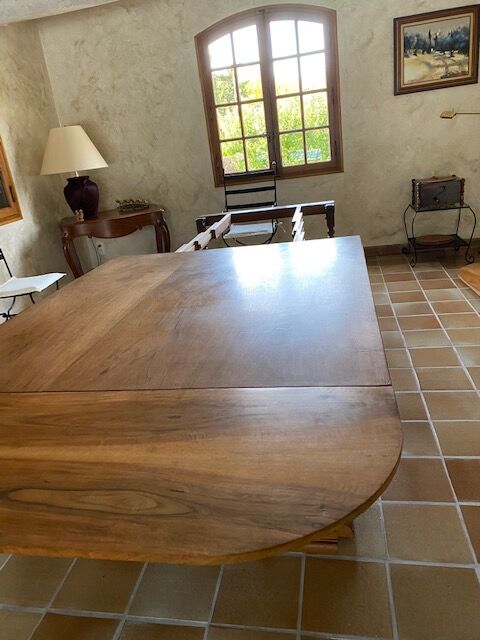 Table ancienne en noyer massif