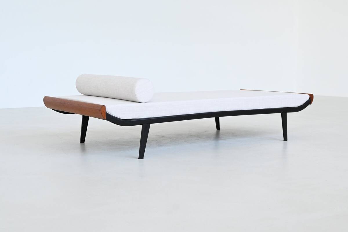 Dick Cordemeijer Cleopatra daybed white fabric Auping Netherlands 1954