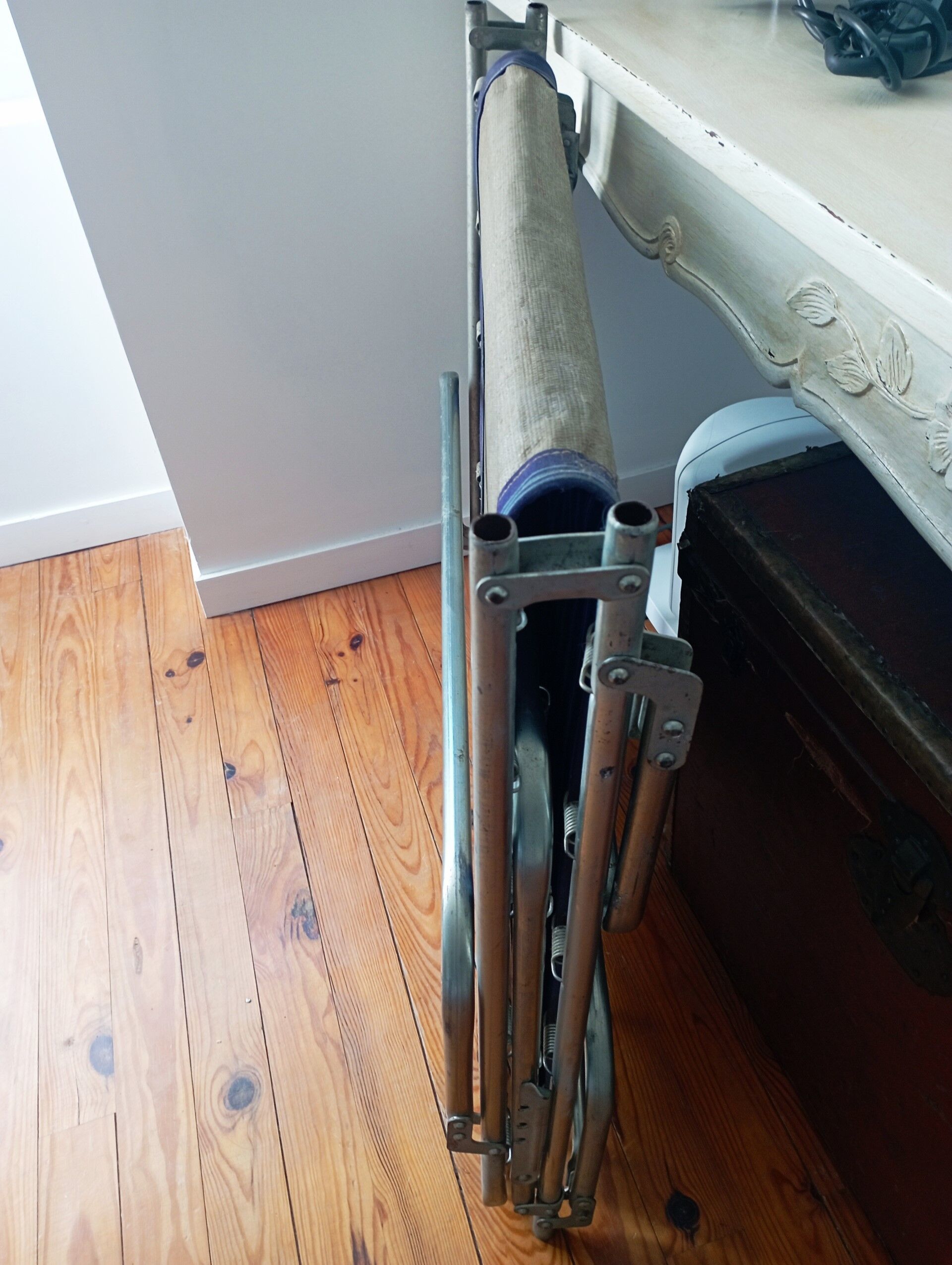 Folding sunbed lounger