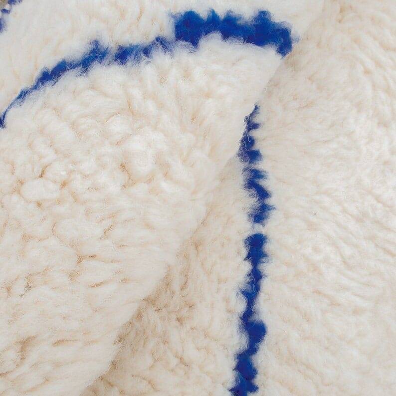 Traditional handwoven pure wool Berber rug size 150/250 cm