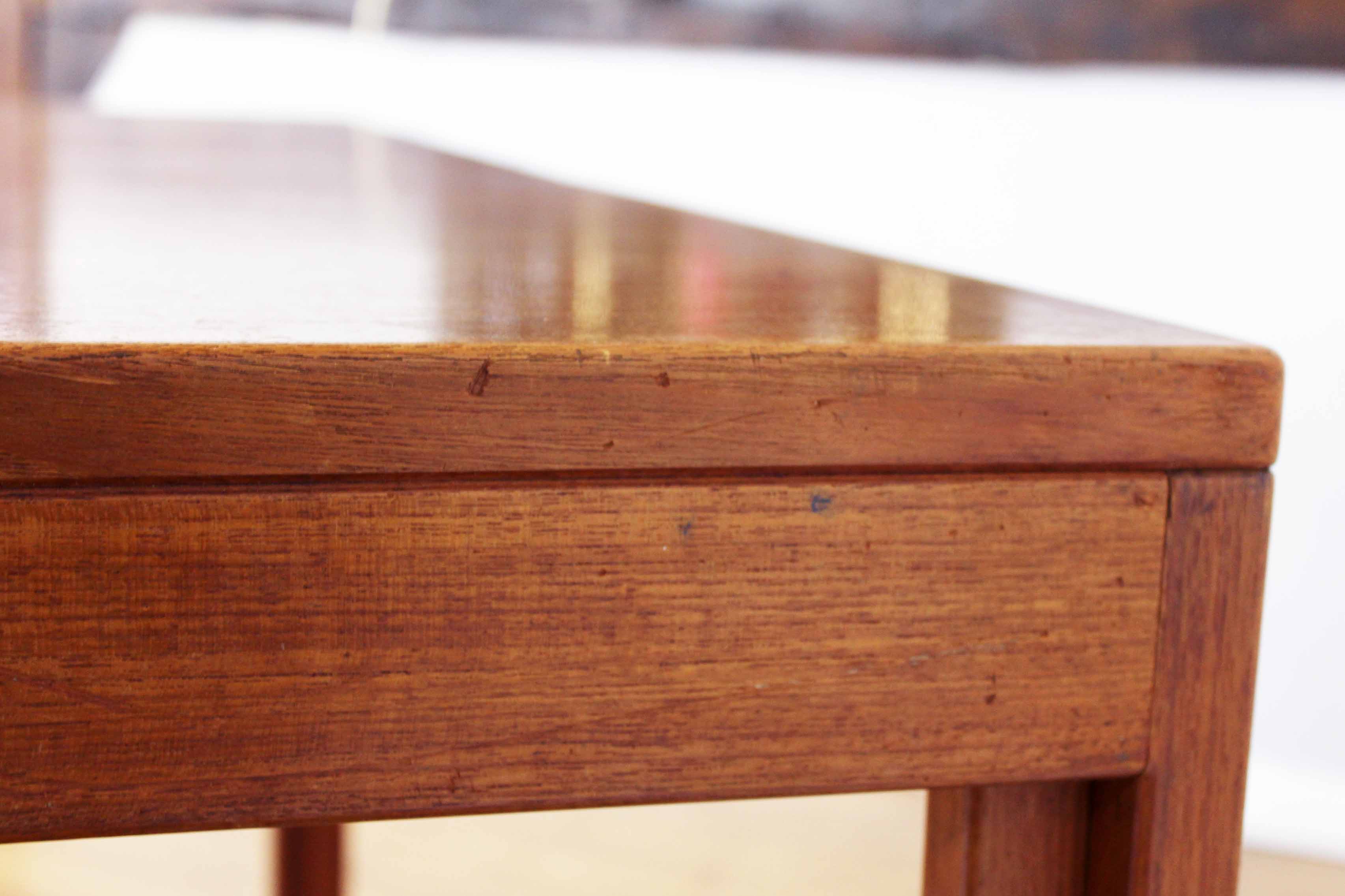 Table scandinave extensible en teck 4 à 10 personnes
