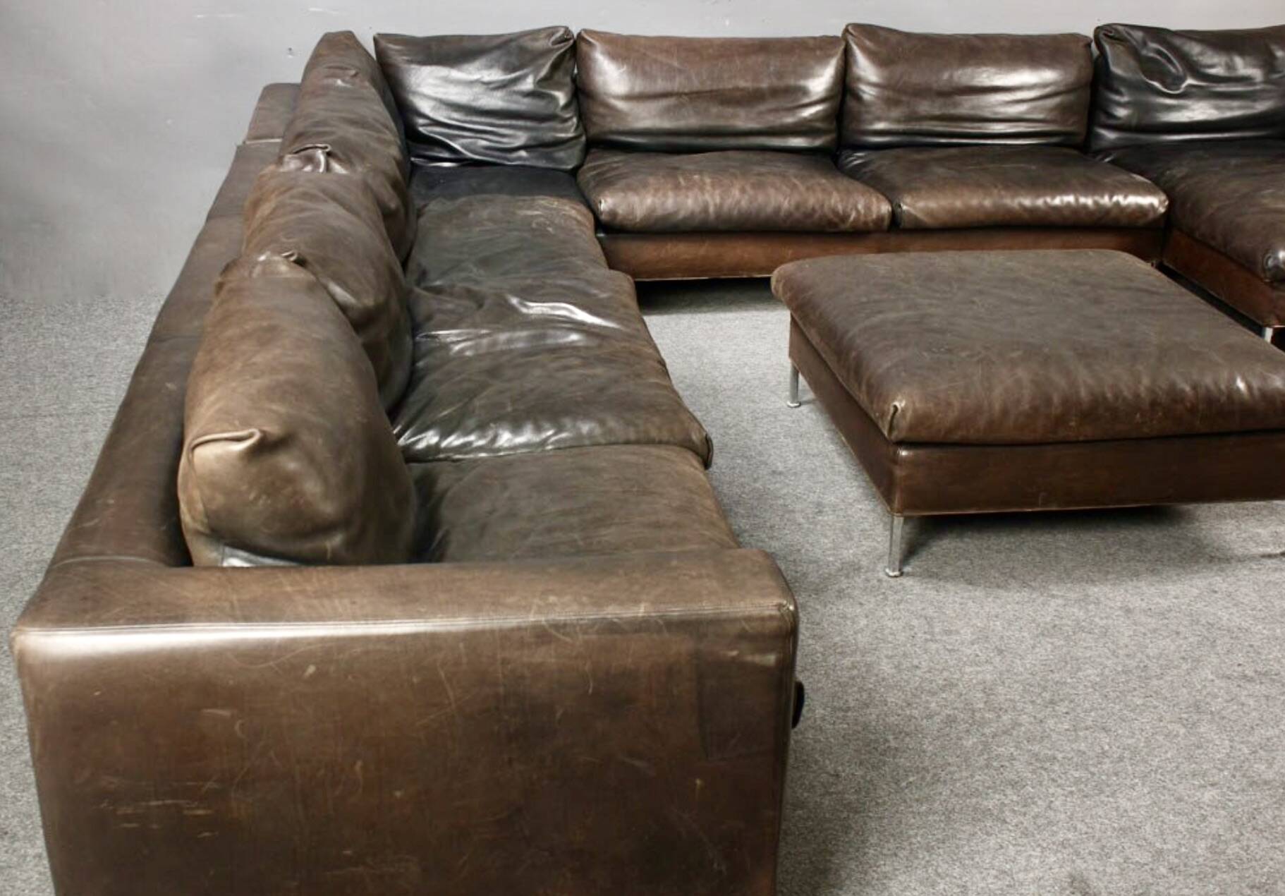 GIGANTESQUE CANAPÉ MODULABLE CUIR 12 PLACES.
