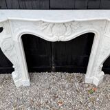Cheminée de style Louis XV en marbre de Carrare vers 1980
