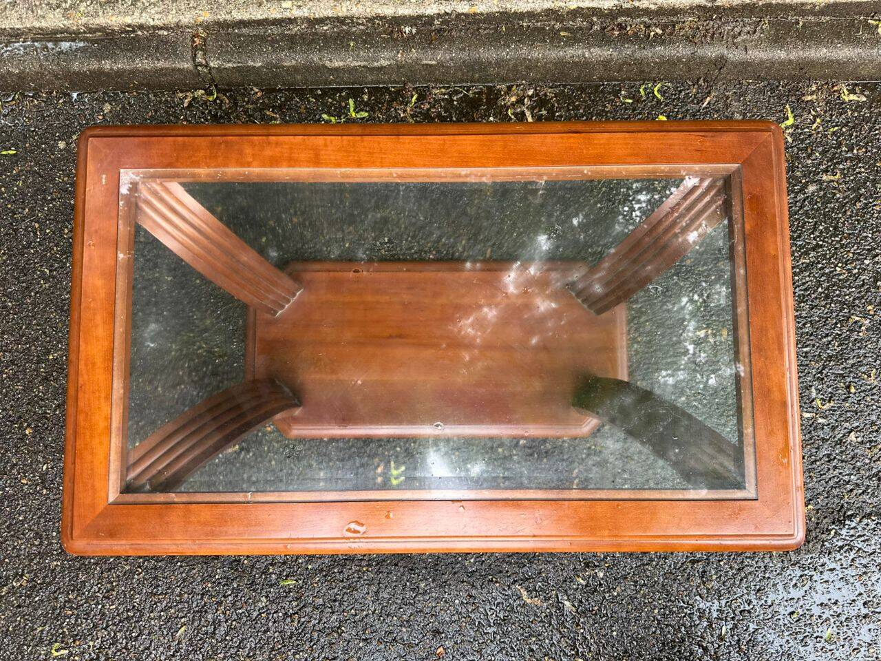 Table basse vintage en bois massif et verre