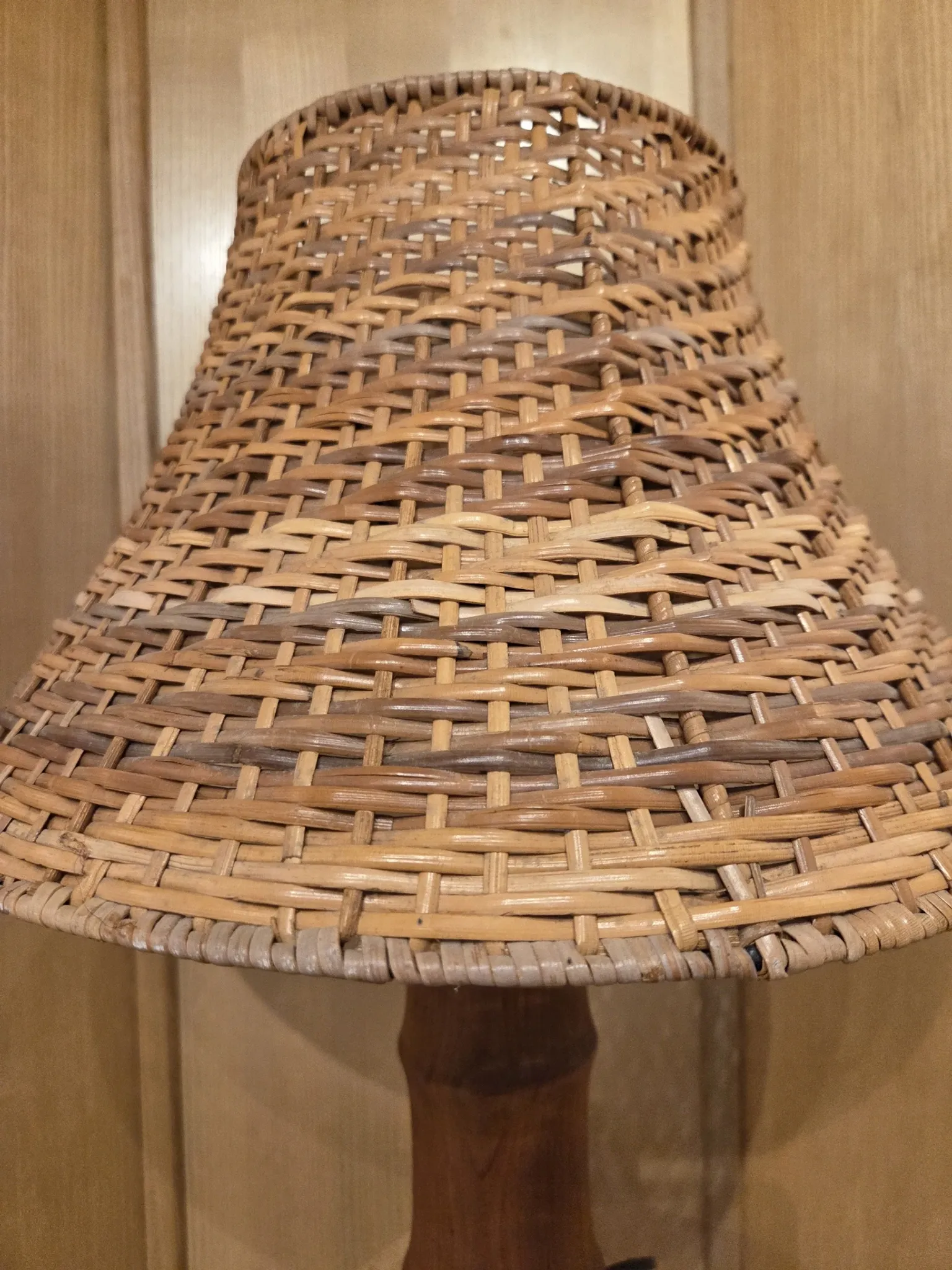 Wood and rattan lamp