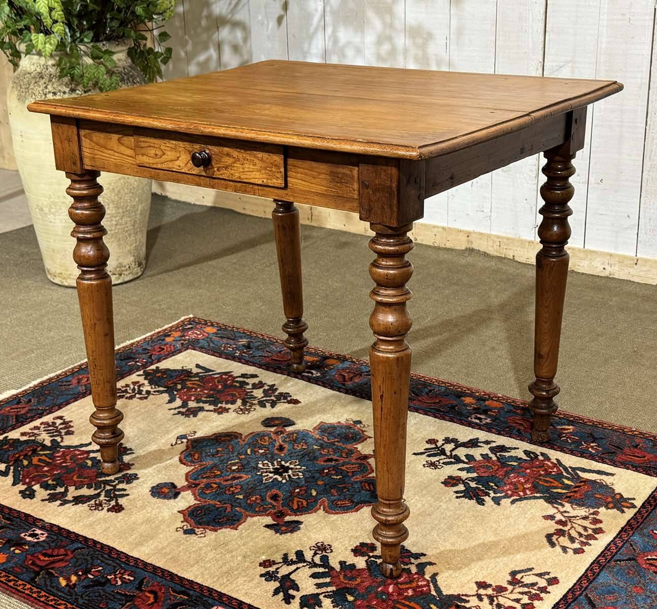 Table desk in fir and poplar from the early 20th century.