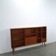 Deens teak brede LP kast met planken, lades en bar met spiegel