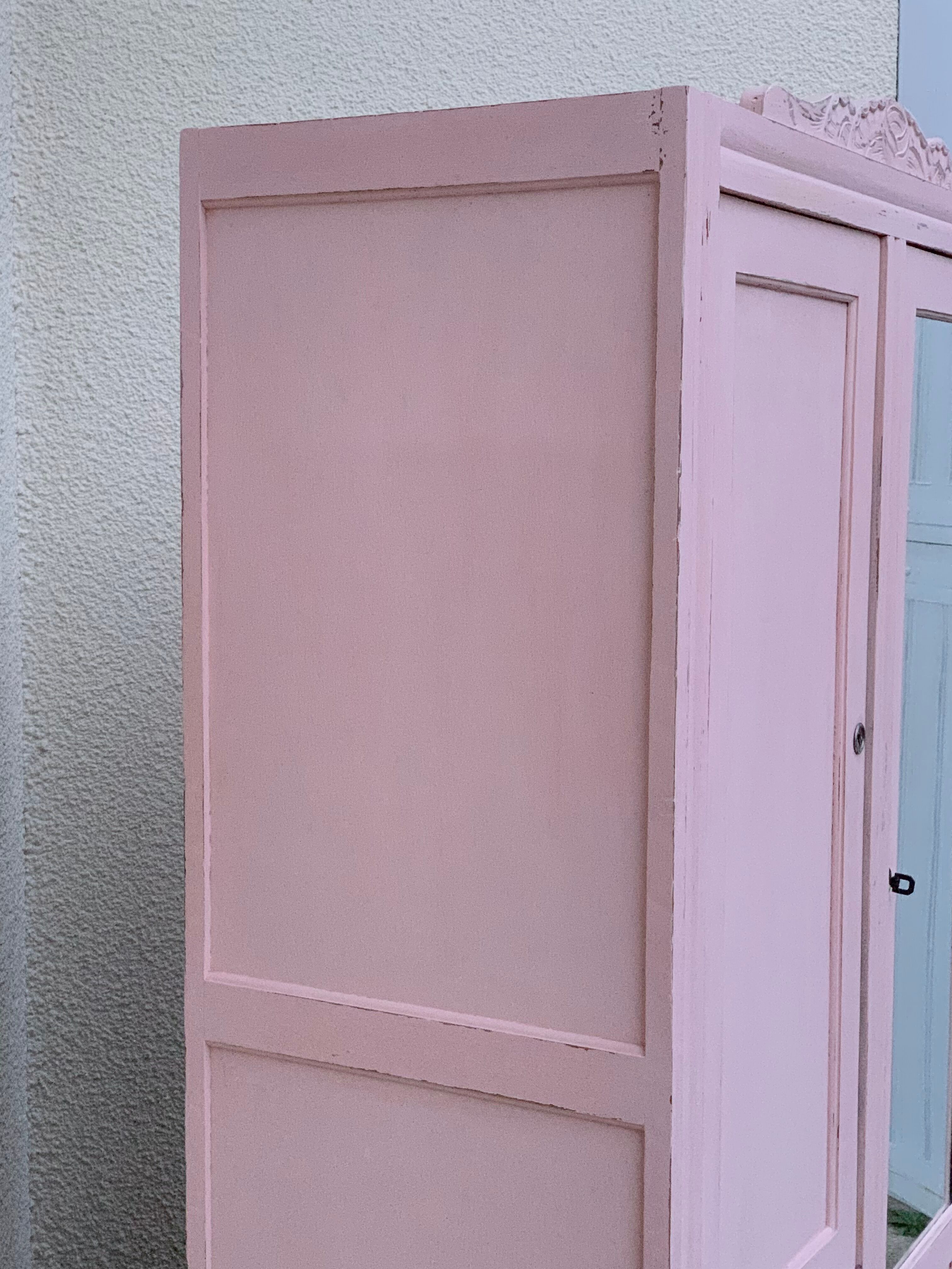 Parisian hotel wardrobe 1930