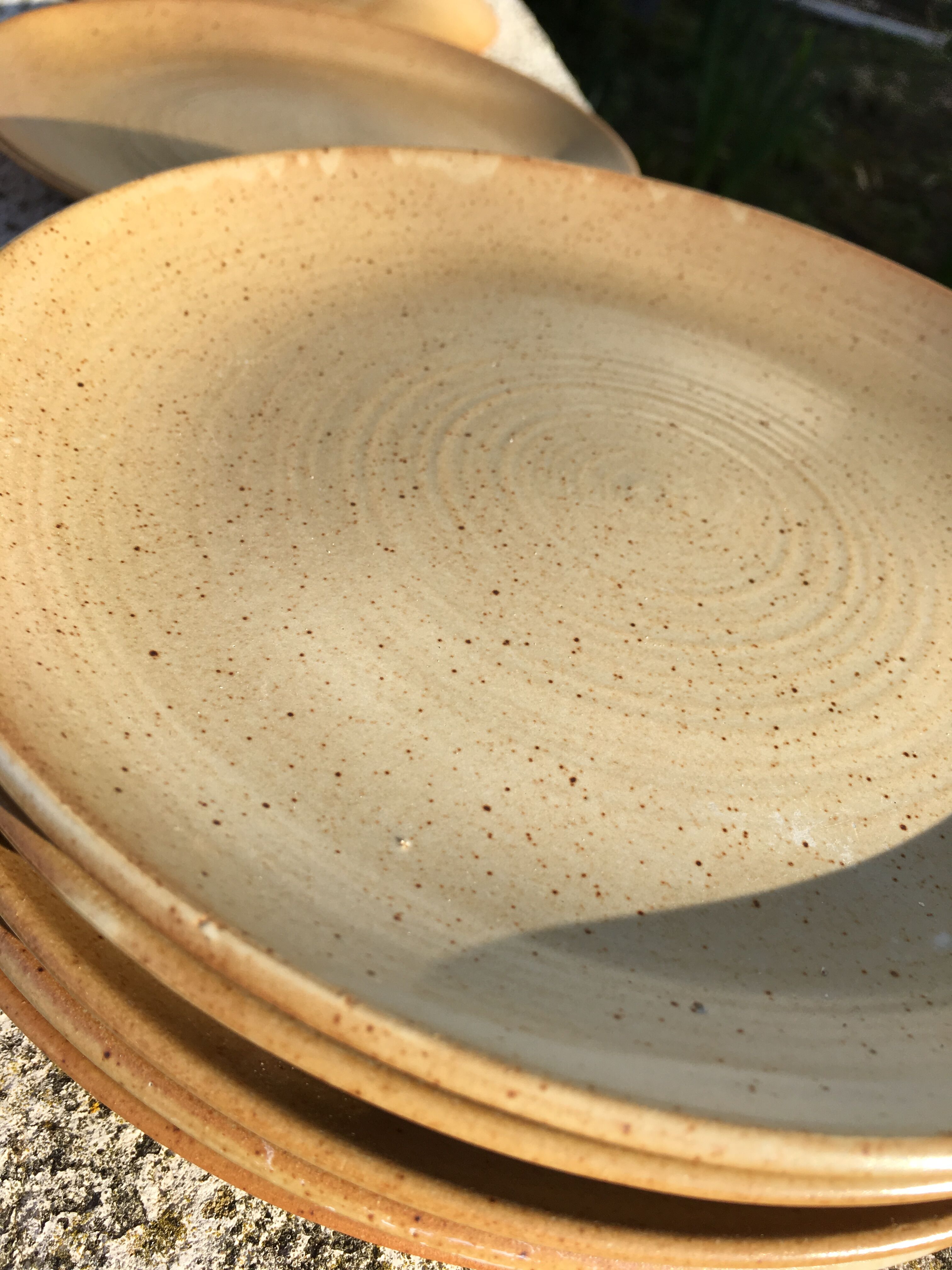 Suite of 8 stoneware plates