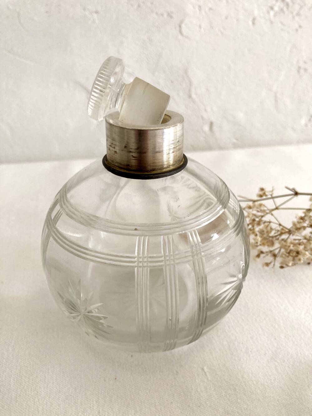 Set / Toiletries / Chiseled crystal bottles, 1920s