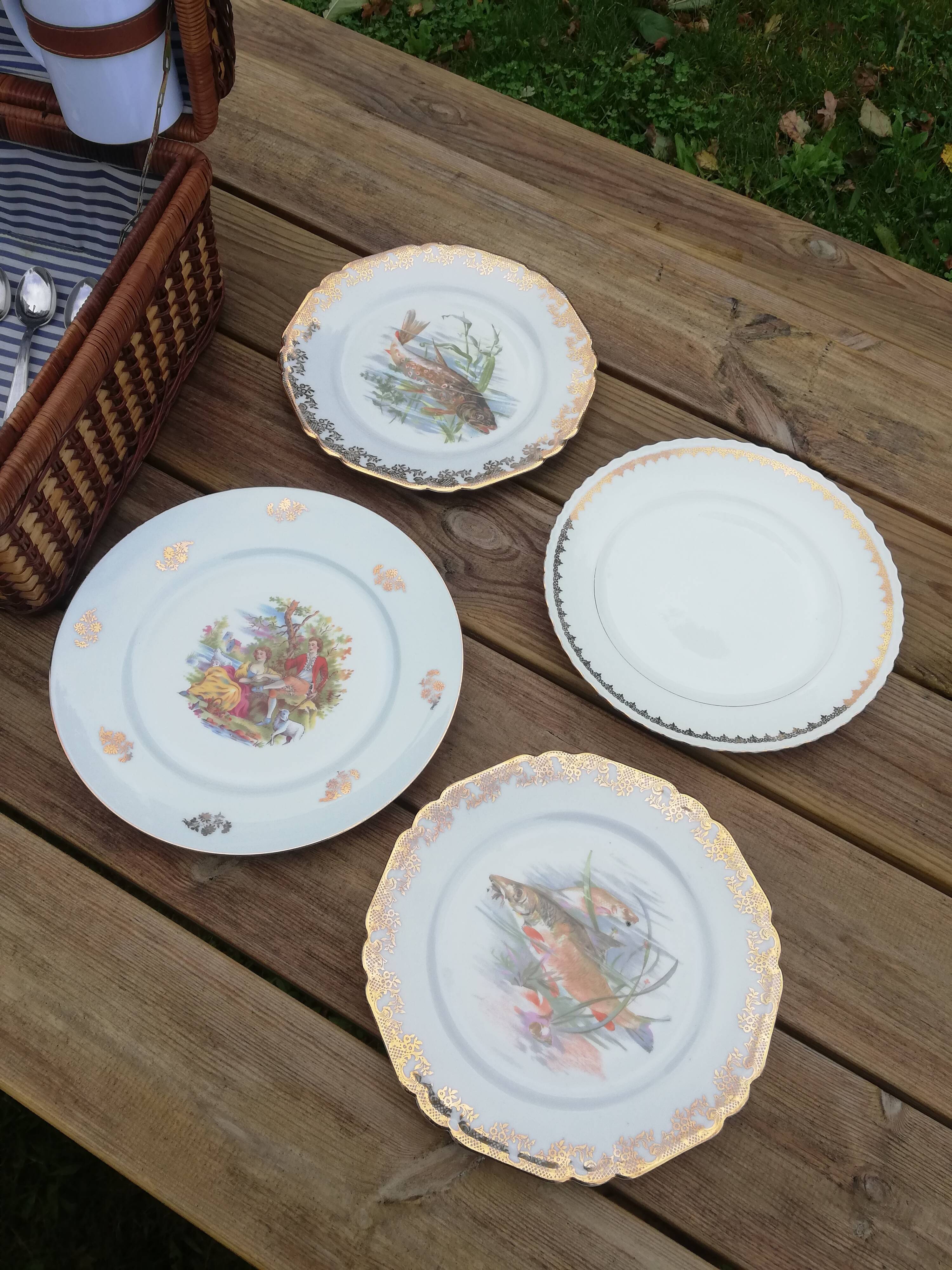 Vintage wicker pic-nic suitcase