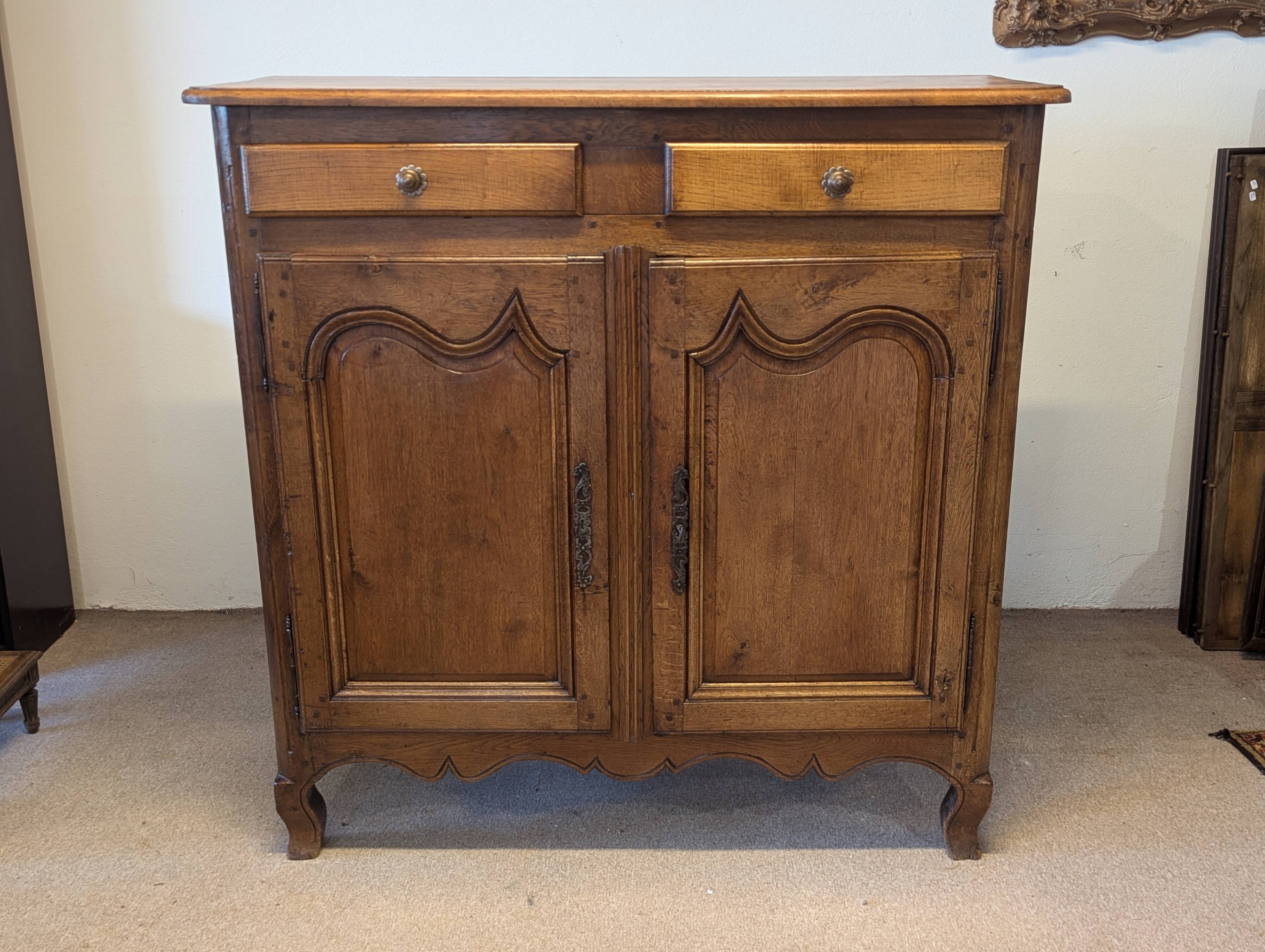 Old country buffet in solid oak – 18th / early 19th century