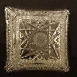 Fruit cup in finely chiseled crystal, square shape.