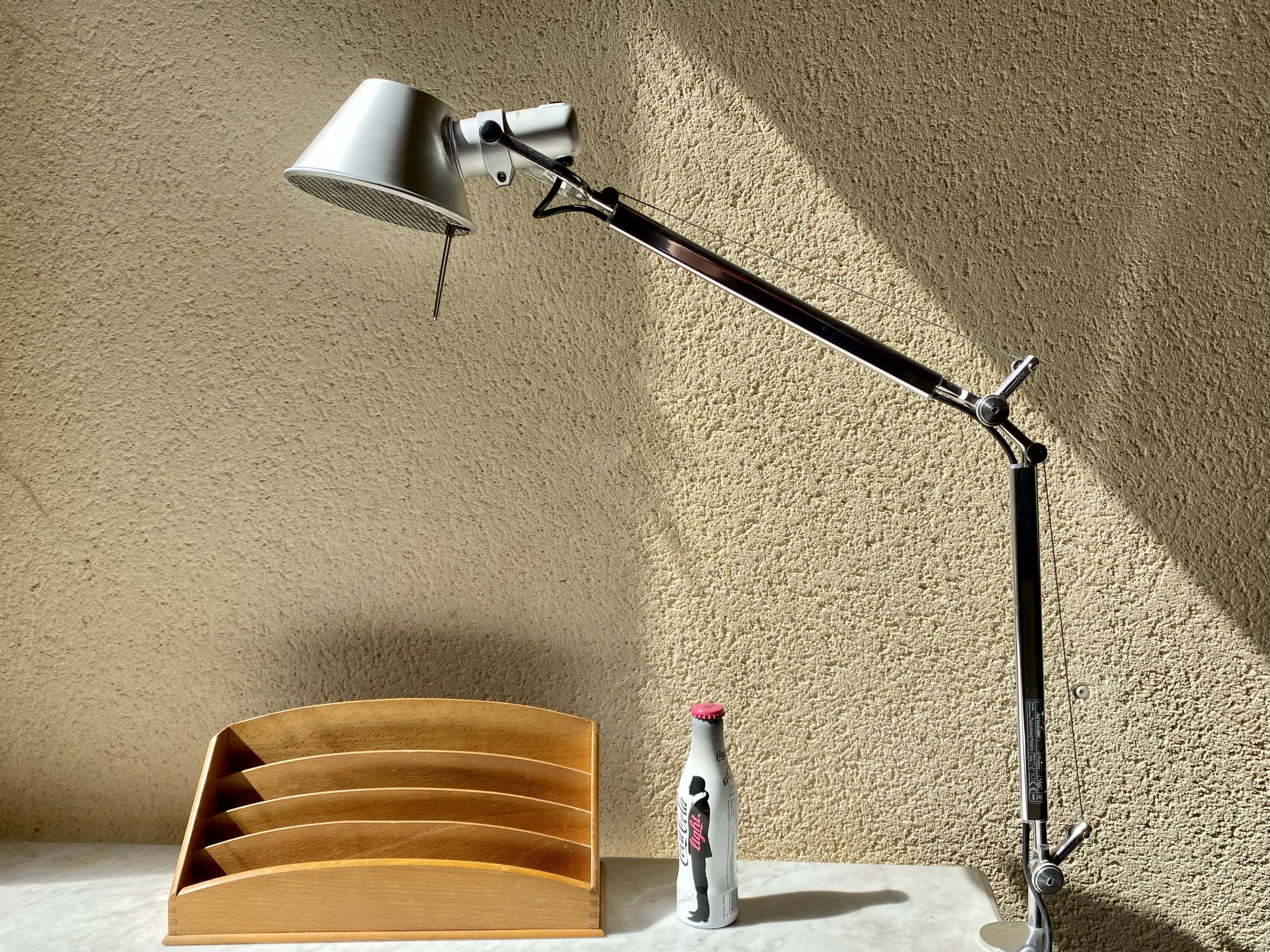 Artemide Tolomeo mini desk lamp on pliers and design Michele De Lucchi - Giancarlo Fassina