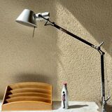 Artemide Tolomeo mini desk lamp on pliers and design Michele De Lucchi - Giancarlo Fassina