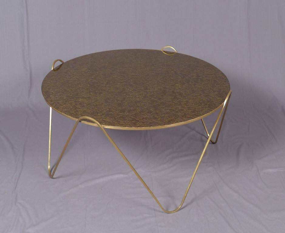 Circular coffee table in gold églomisé glass and brass. Italy 1960s