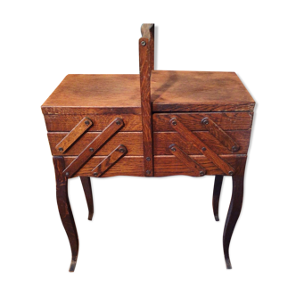 Wooden sewing worker