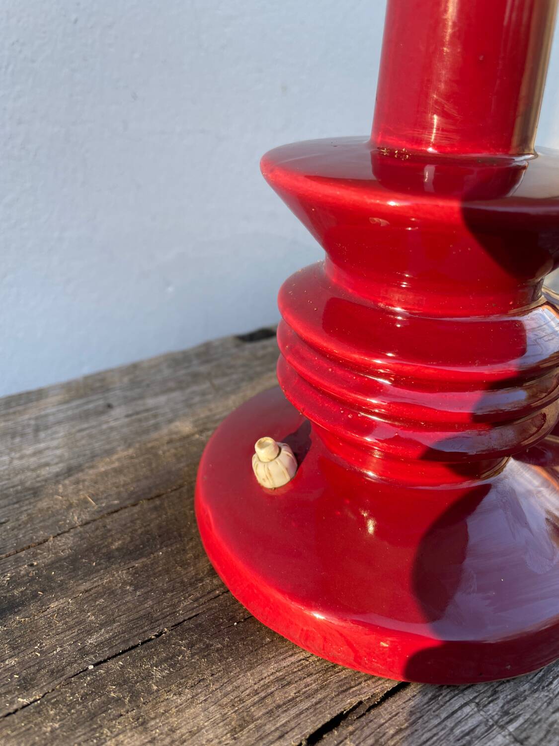 Burgundy ceramic lamp