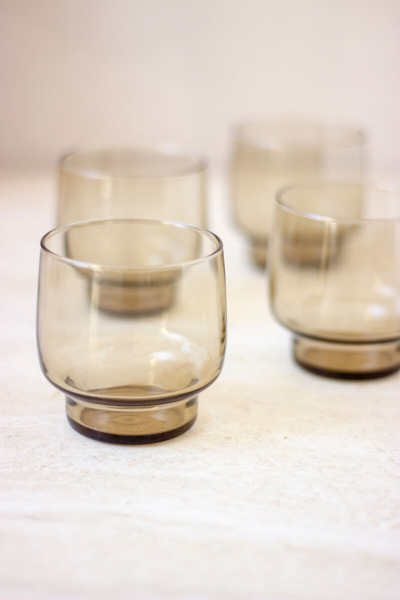 4 verres à eau en verre fumé