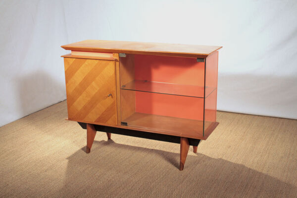 Buffet vaisselier en merisier clair vers 1950