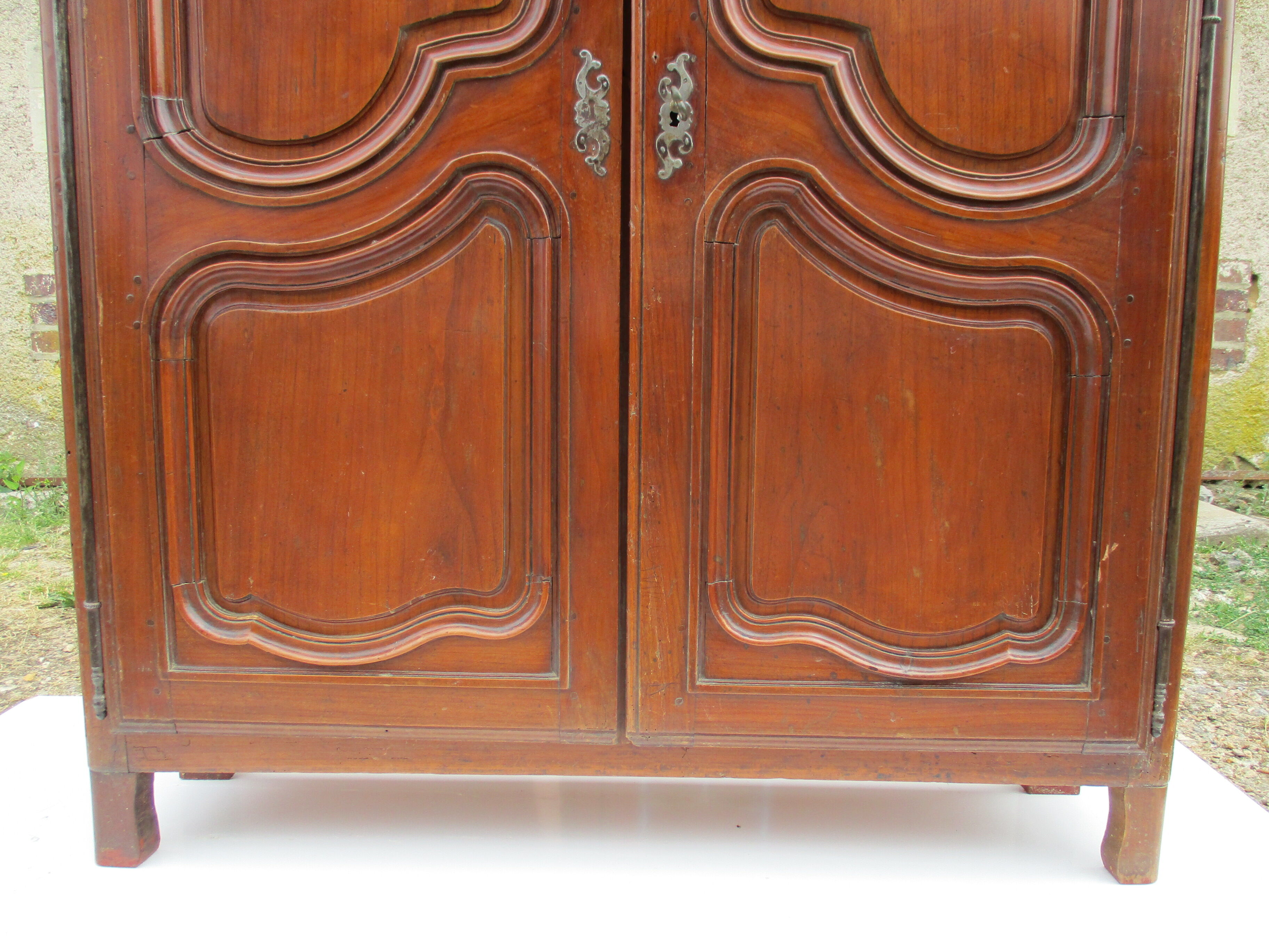 Small solid wooden cabinet with a gendarme hat