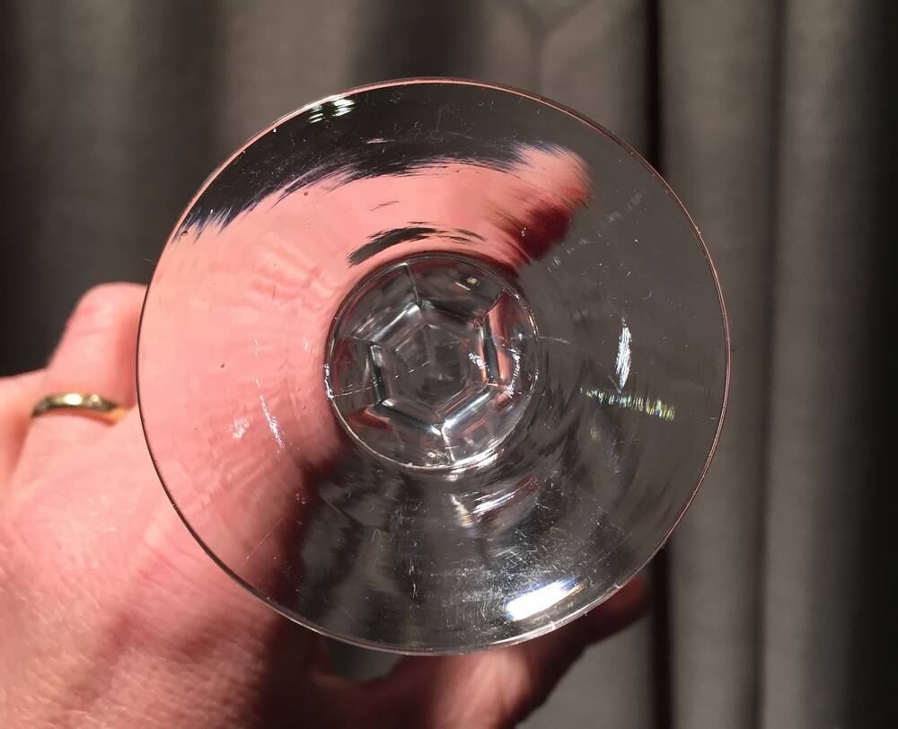 Set of 5 faceted crystal liqueur glasses with pearl legs