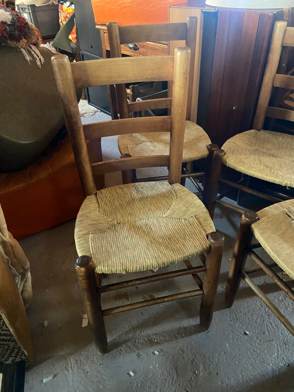 Series of 4 oak chairs mulched 50s