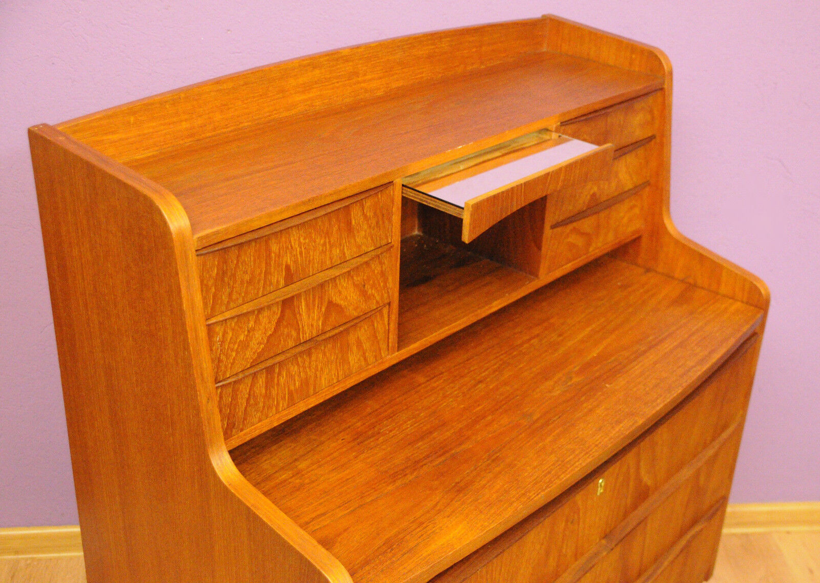 Vintage dressing table