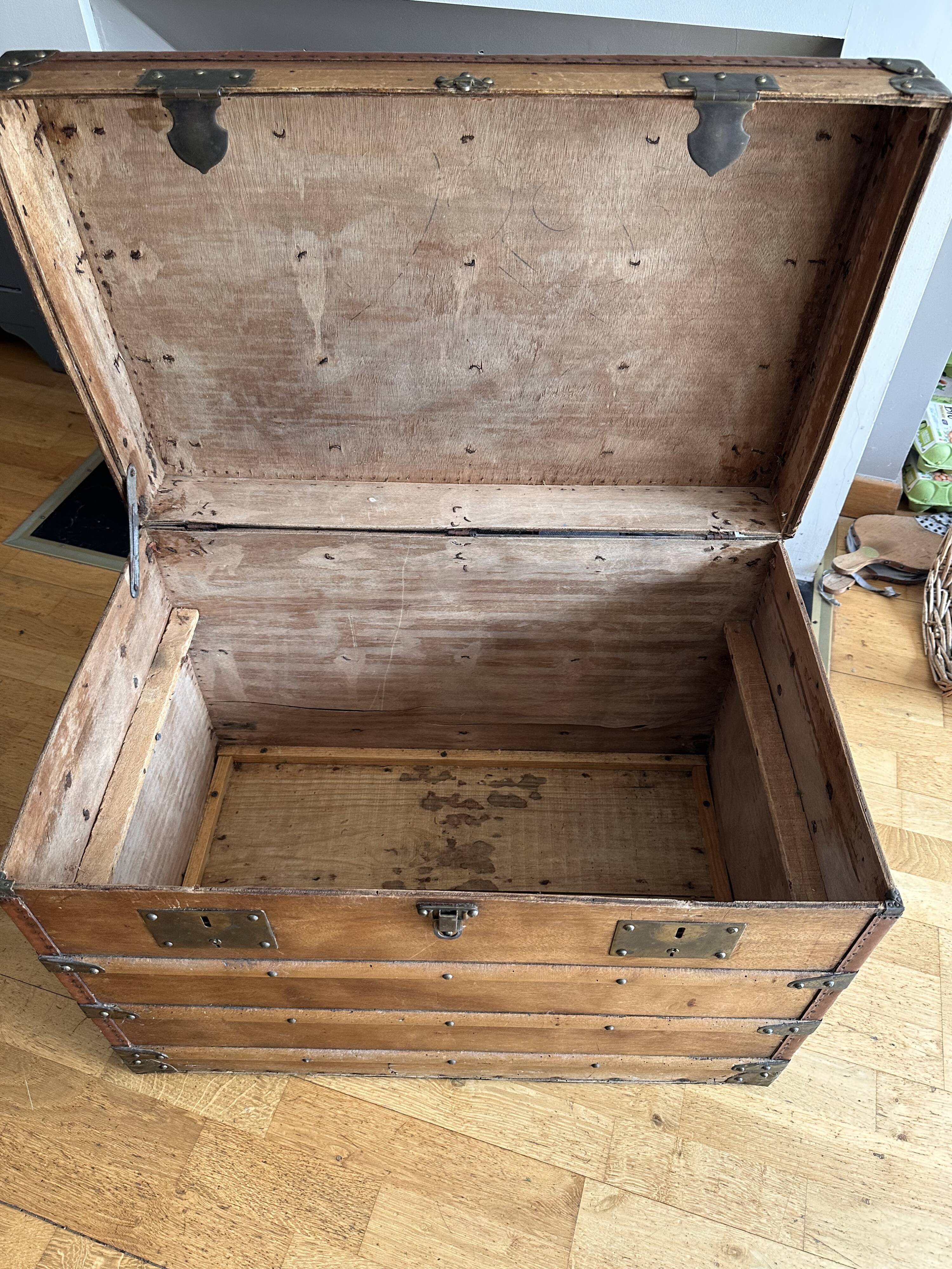 Wooden transport crate