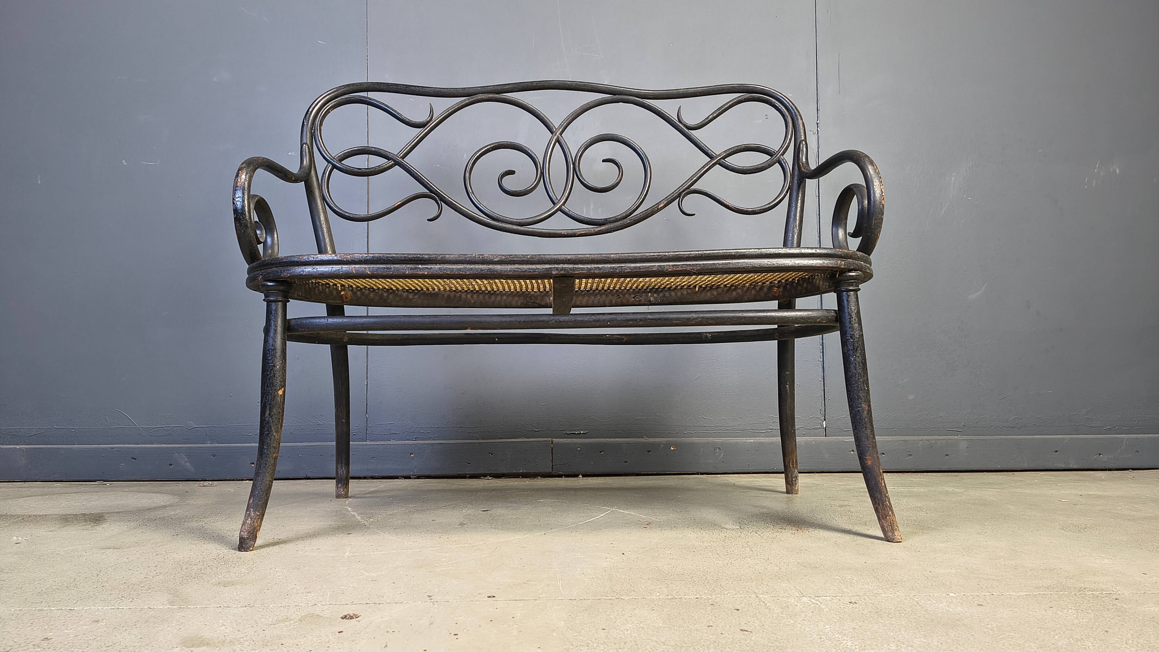 Art nouveau settee no. 2 in bent wood and cane by Thonet Brothers, Austria 1900s