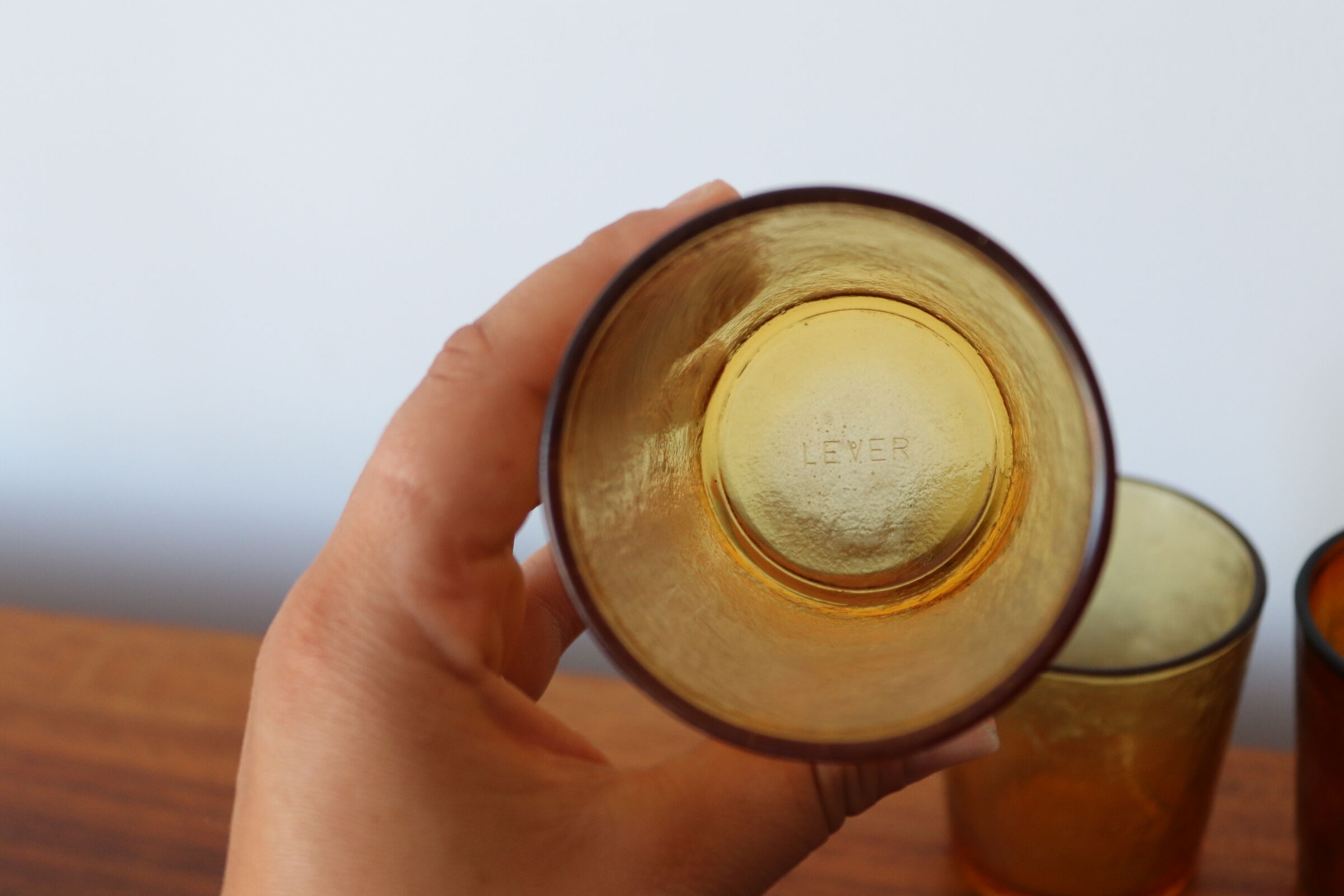 4 verres à eau ambrés