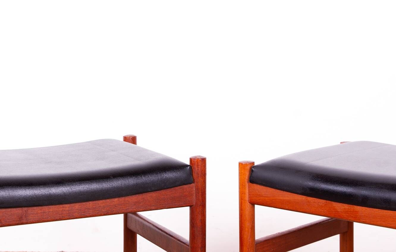 4 Tabourets Danois en teck et cuir noir modèle 40 par Hugo Farndsen 1960.