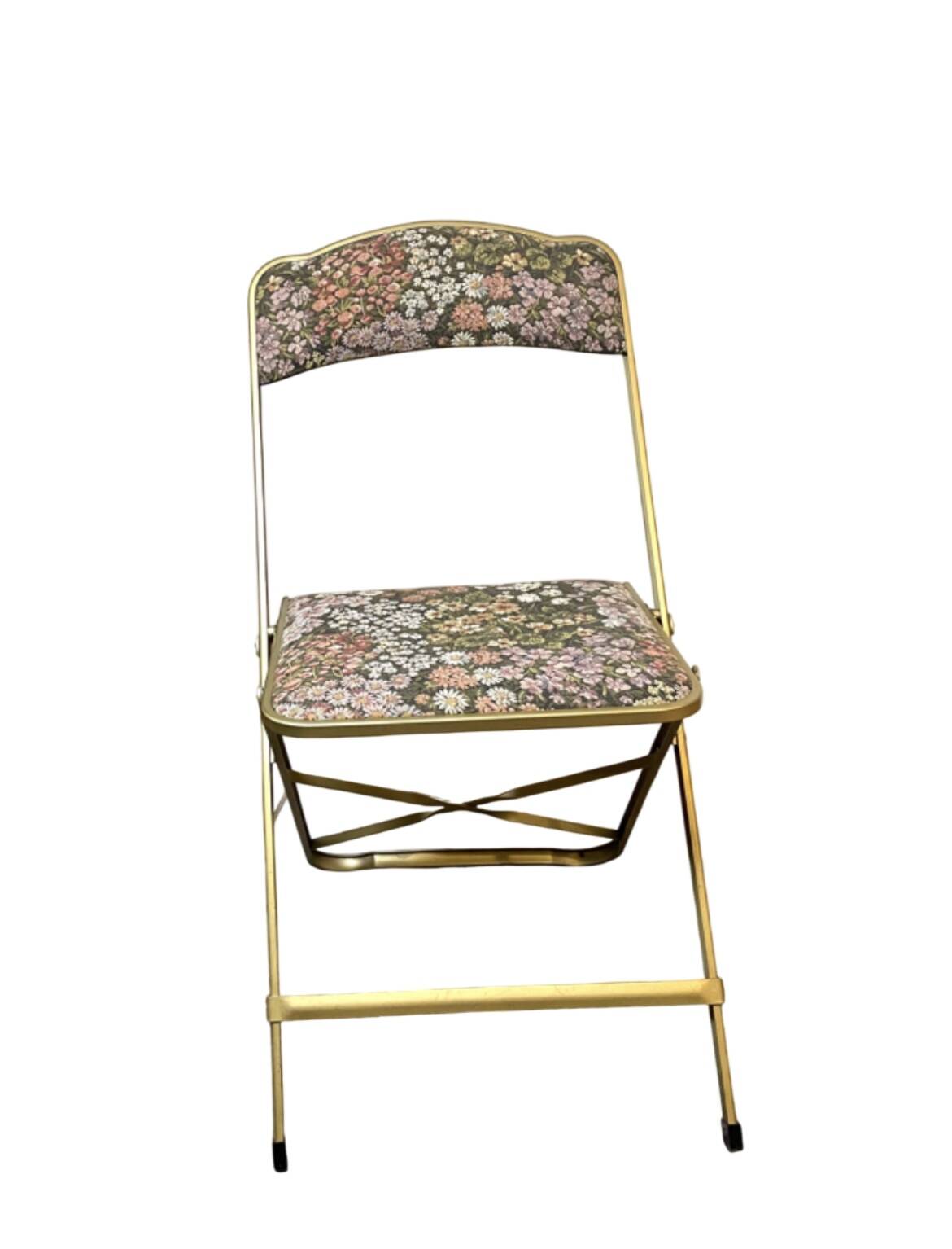 Folding chairs with floral pattern