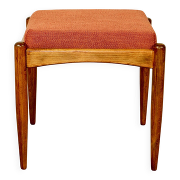 Tabouret Edmund Homa, siège structurel en brique orange.