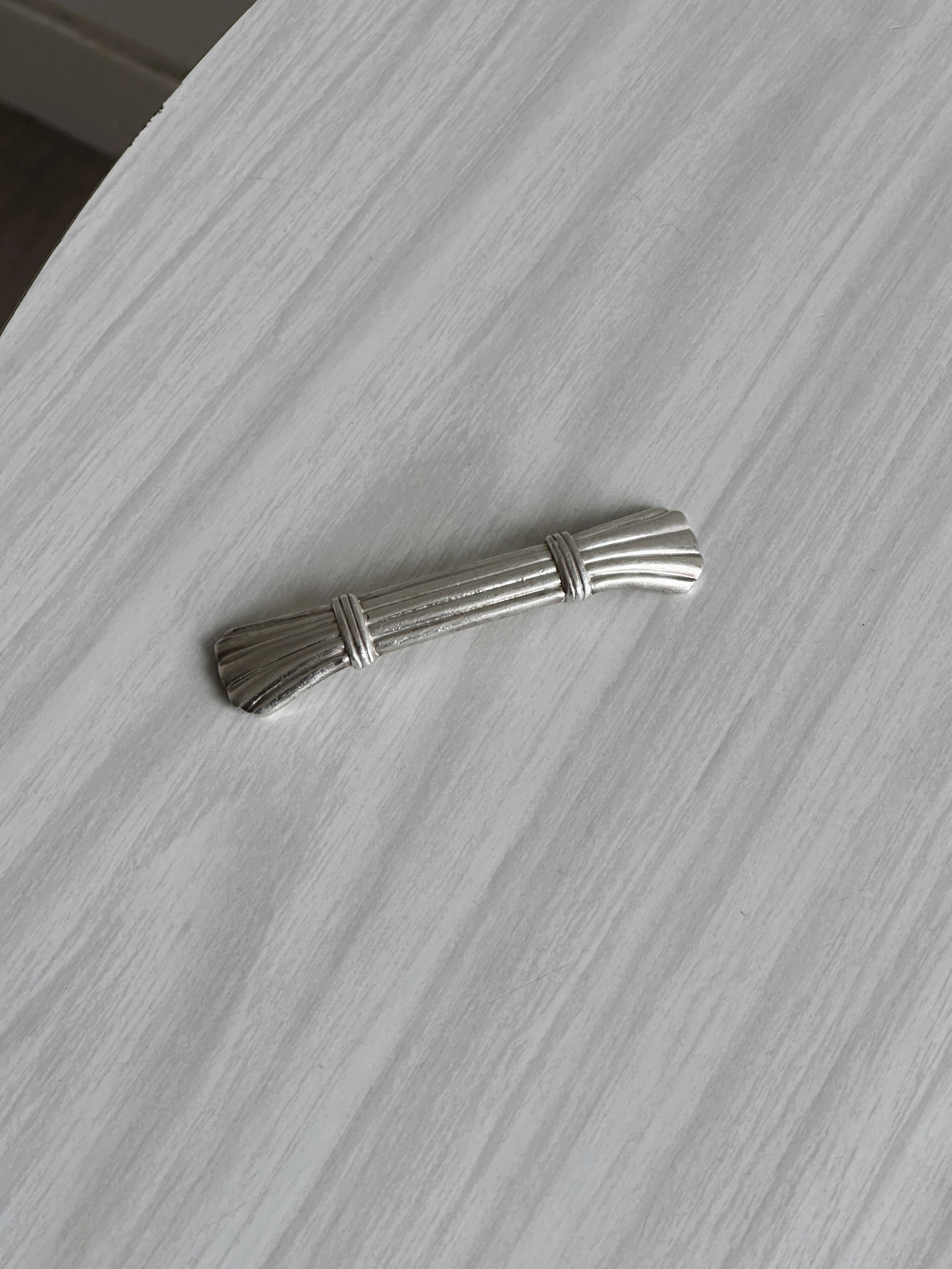 6 silver metal knife holders