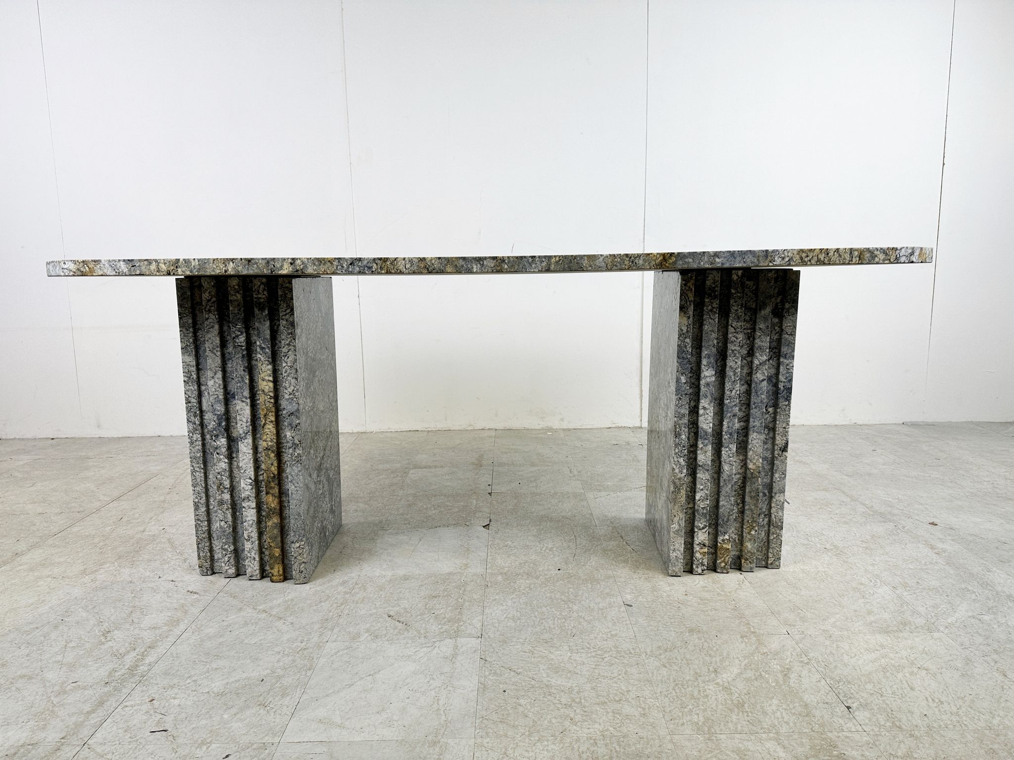 Table à manger vintage en granit, années 1970