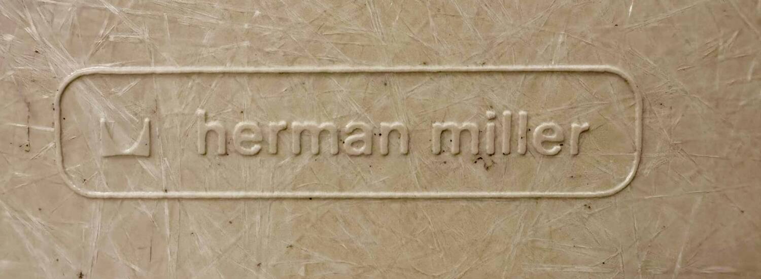 Lot of 4 Eames DSS chairs in fibre H Miller