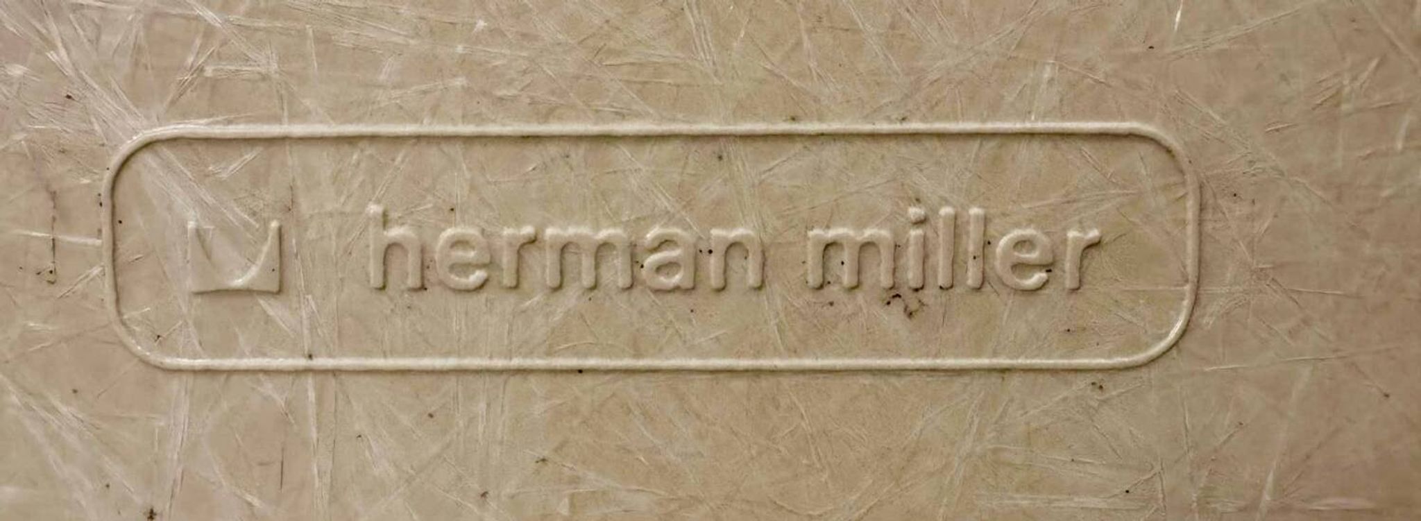 Lot of 4 Eames DSS chairs in fibre H Miller