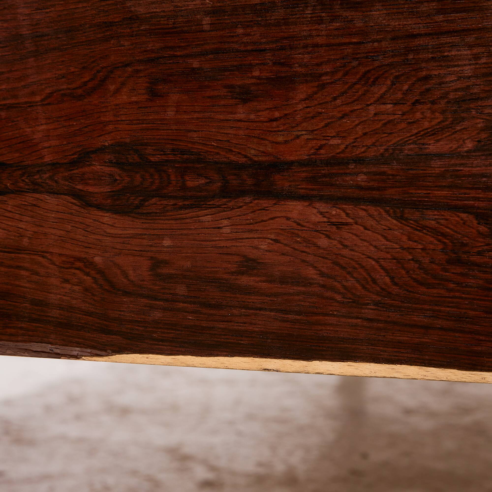 MK11213 Three-seater rosewood sofa