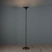 Vintage floor lamp in enamelled metal and brass, design, Italy, 1980s
