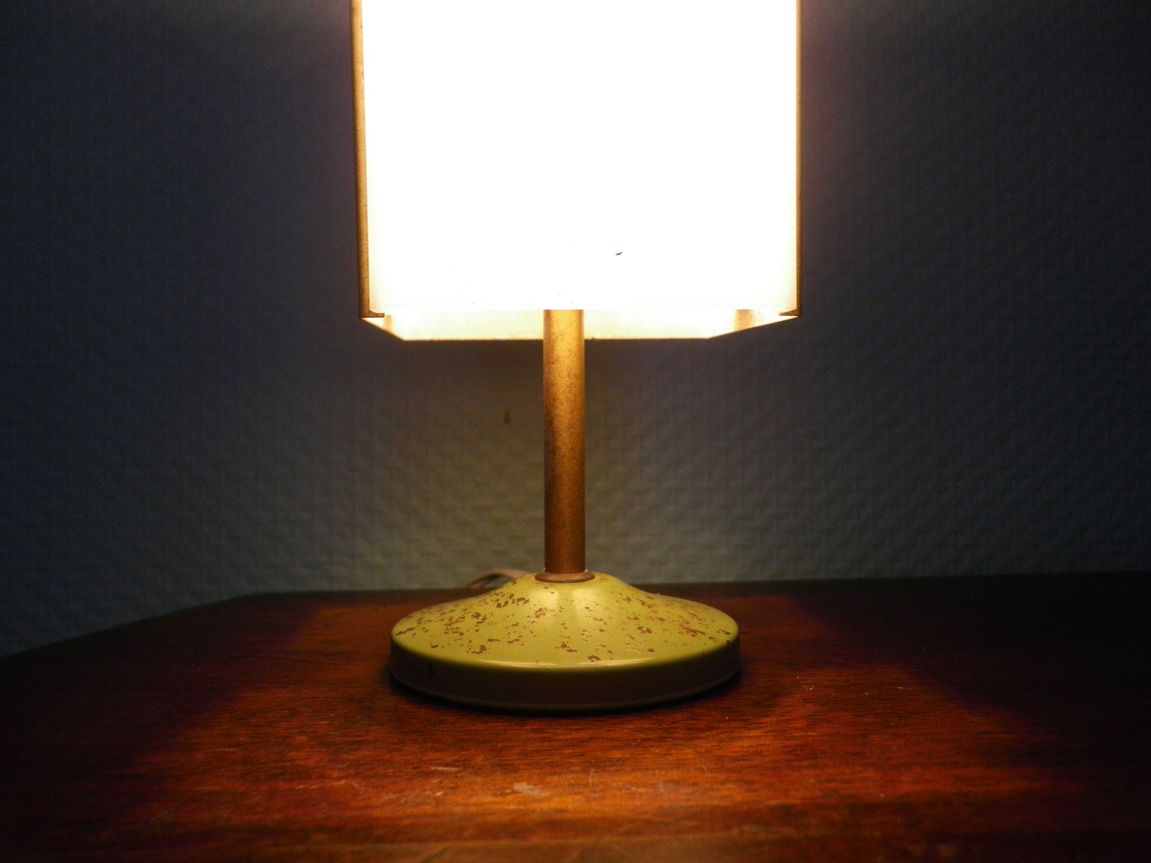 Lampe à poser, en métal et pvc, années 40/50