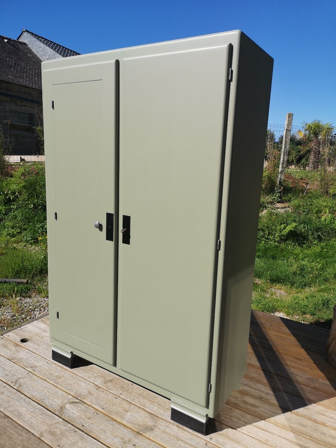 Renovated compact Mado buffet