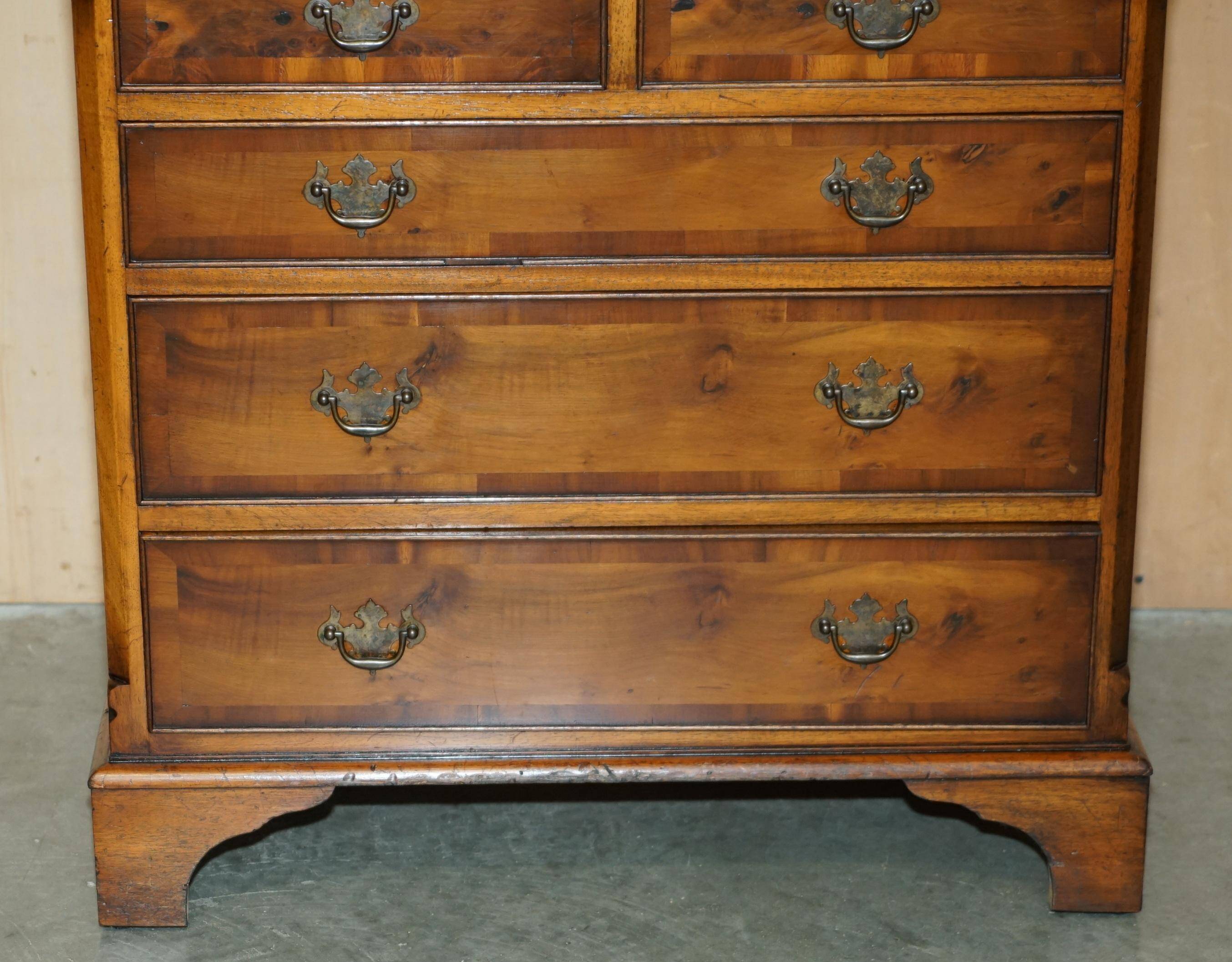 Georgian commode in yew wood with burr and burl grain, medium size.