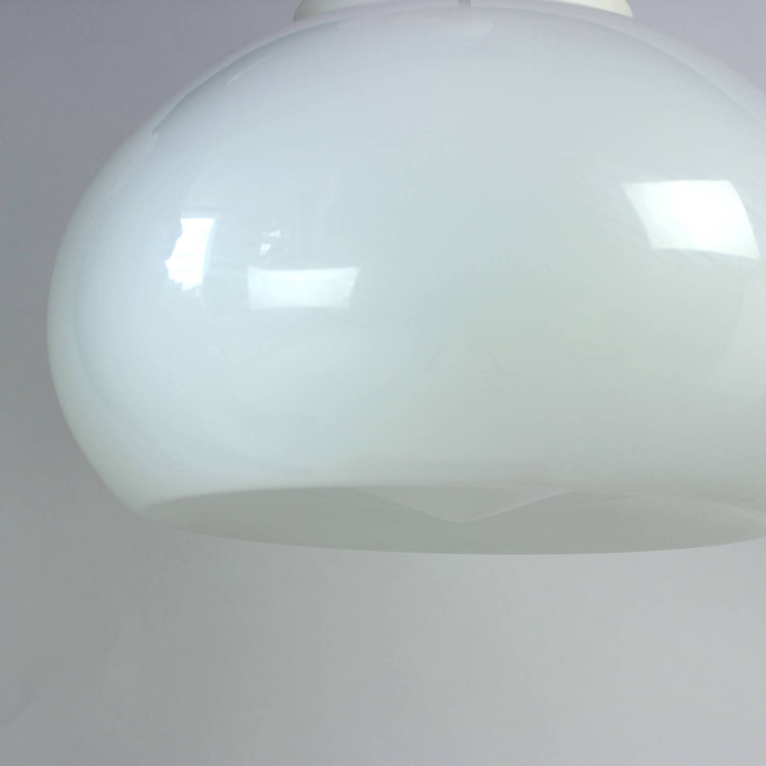 Grand plafonnier en opaline blanche, Tchécoslovaquie, années 1960