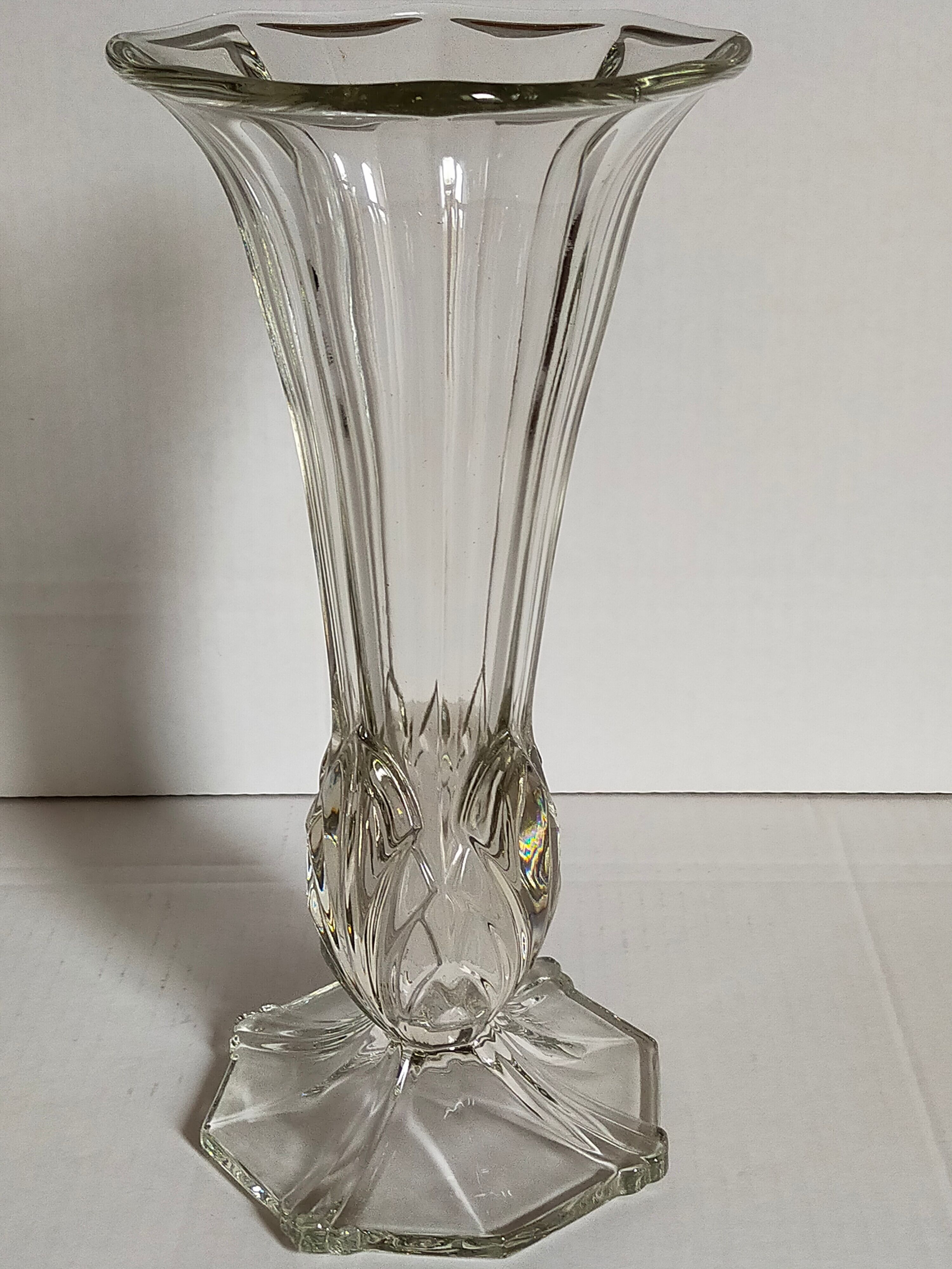 Art-Deco high foot vase in molded crystal early twentieth century