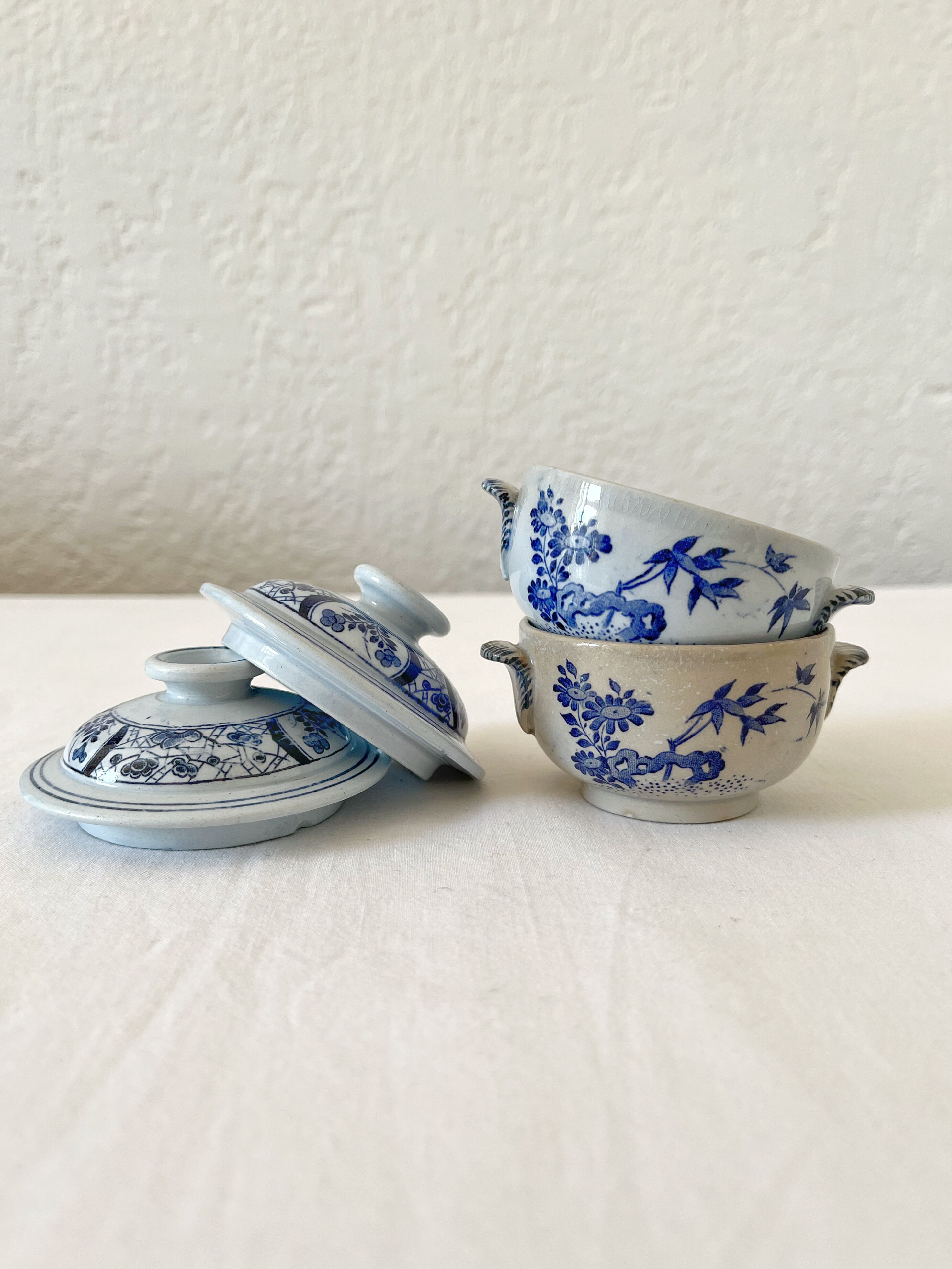 Two fine earthenware cream pots, Japanese service, Creil and Montereau, 19th century