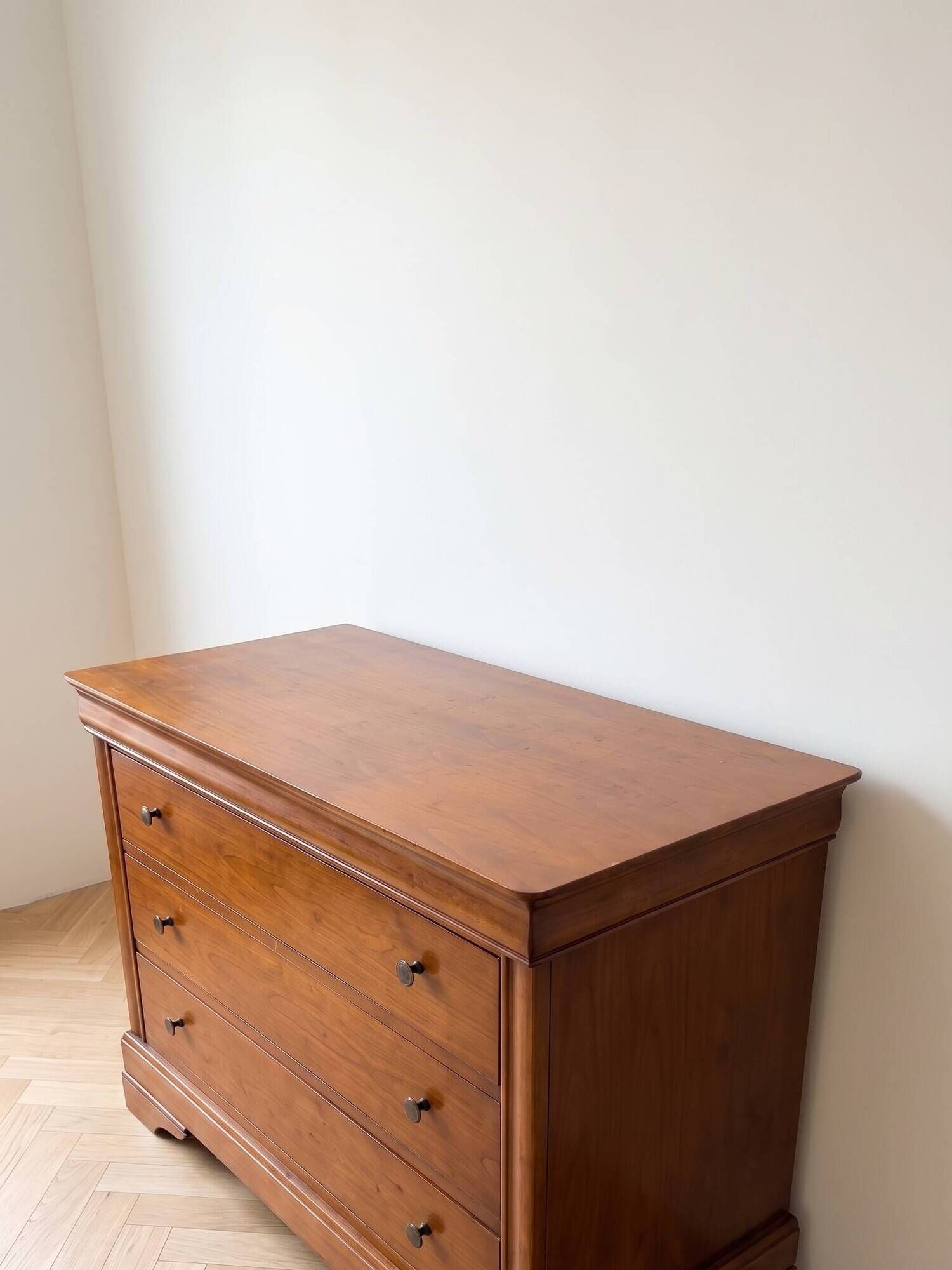 Vintage cherry wood chest of drawers with 3 drawers.