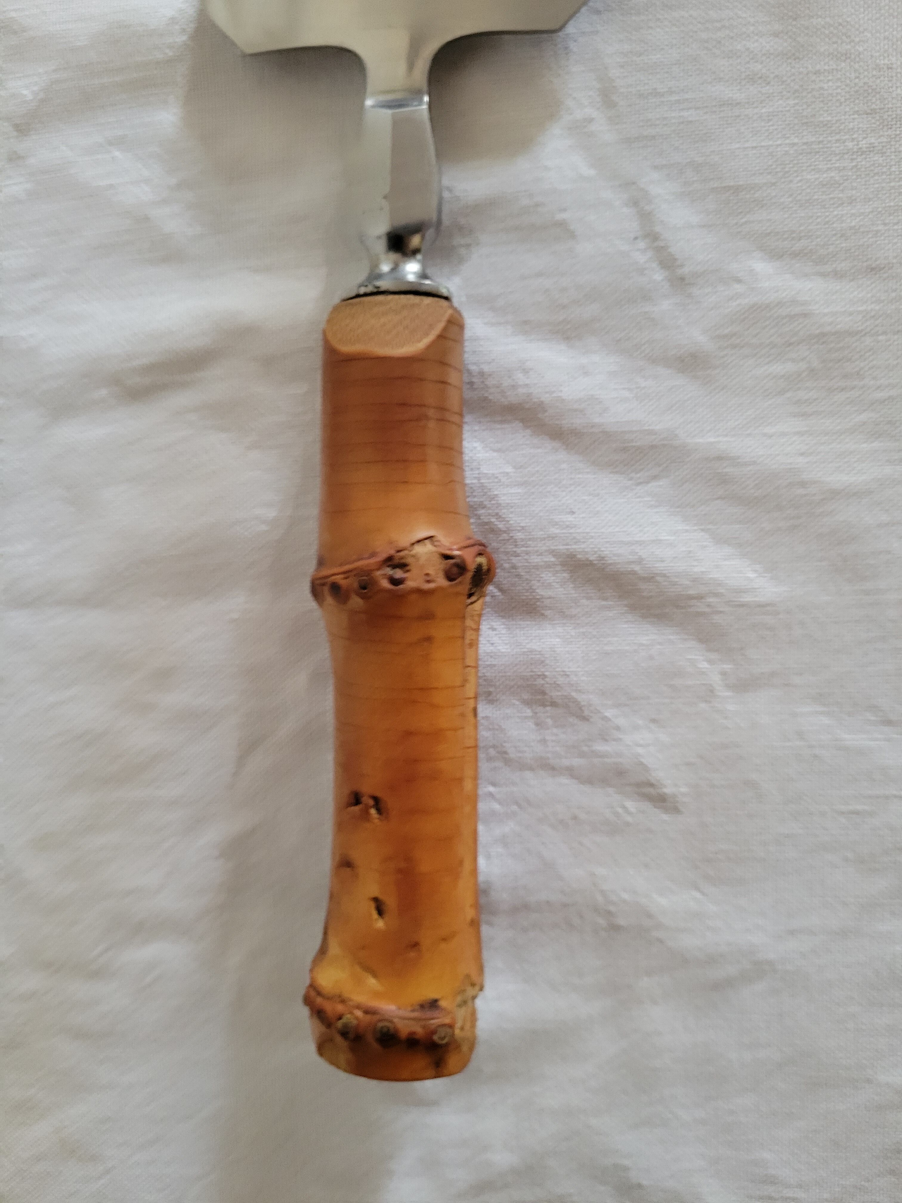 Pie shovel with bamboo handle