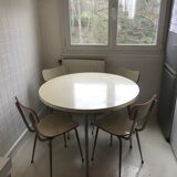 Chairs and round table formica