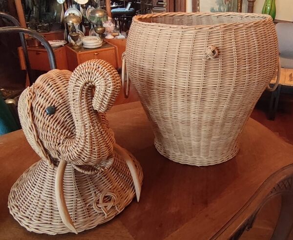 Ancien panier panière coffre vintage rotin tête d éléphant
